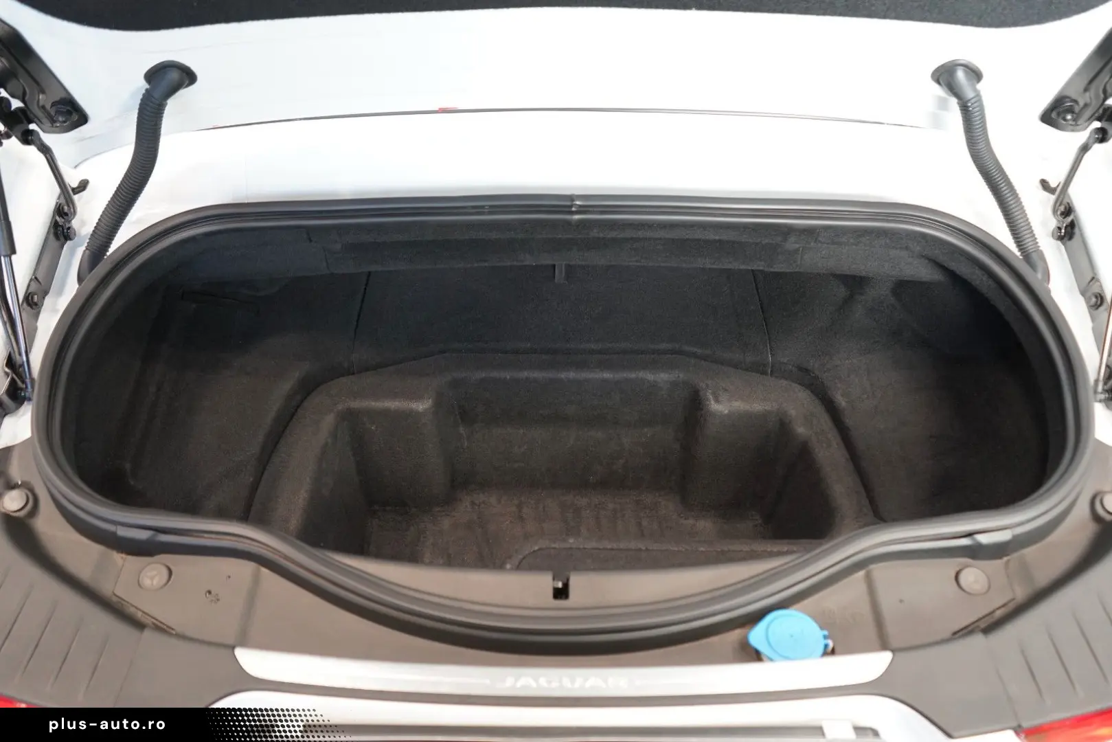 JAGUAR F-Type P450 CONVERTIBLE R-DYNAMIC 56.612€ NETTO