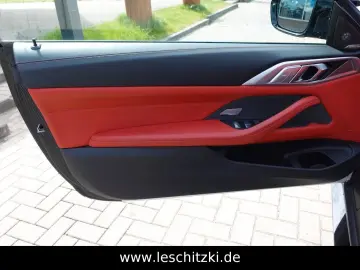 BMW M4 Cabrio xDrive Competition Foliert