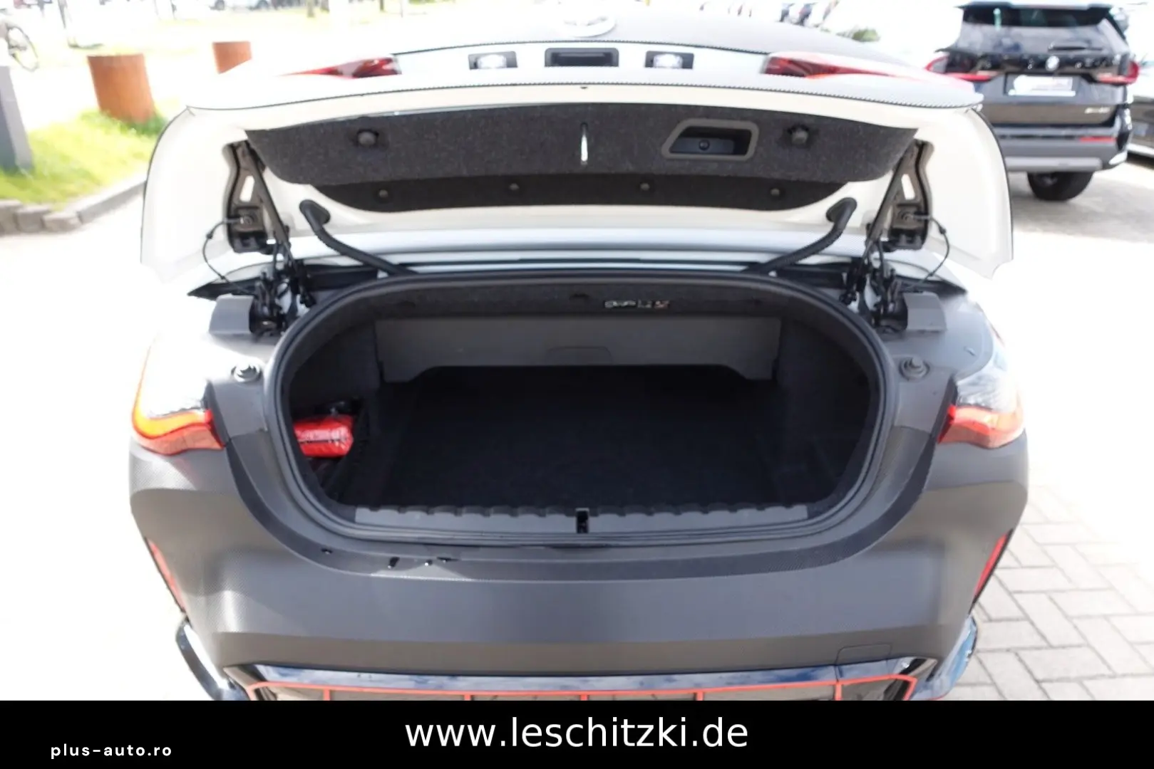 BMW M4 Cabrio xDrive Competition Foliert