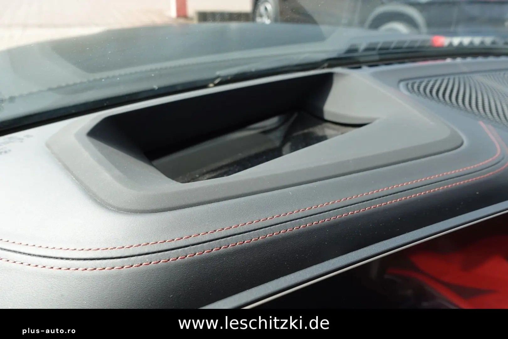 BMW M4 Cabrio xDrive Competition Foliert
