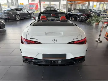 MERCEDES-BENZ SL 63 AMG Dynamic Plus