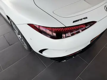 MERCEDES-BENZ SL 63 AMG Dynamic Plus