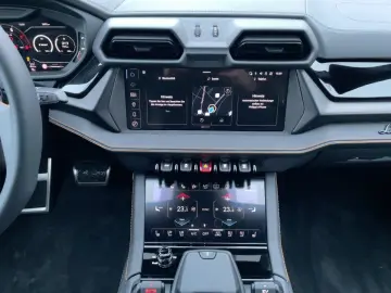 LAMBORGHINI URUS SE Dark-Package Pano B&O-Sound
