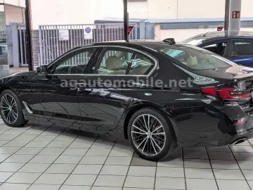 BMW 520d xDrive ACC DrivingAssist Kamera Leder