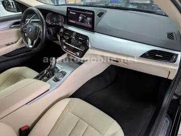 BMW 520d xDrive ACC DrivingAssist Kamera Leder