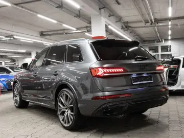 AUDI Q7 50 TDI quattro S line Pano AHK 360  LED 22