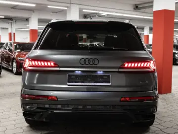 AUDI Q7 50 TDI quattro S line Pano AHK 360  LED 22