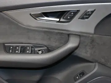AUDI Q7 50 TDI quattro S line Pano AHK 360  LED 22