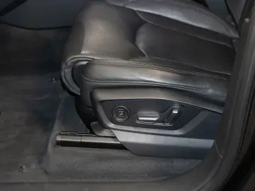 AUDI Q7 50 TDI quattro S line Pano AHK 360  LED 22