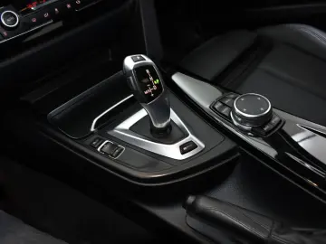 BMW Seria 3 330e iPerformance Sport Line