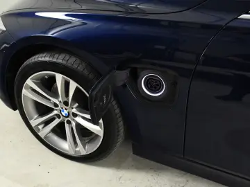 BMW Seria 3 330e iPerformance Sport Line