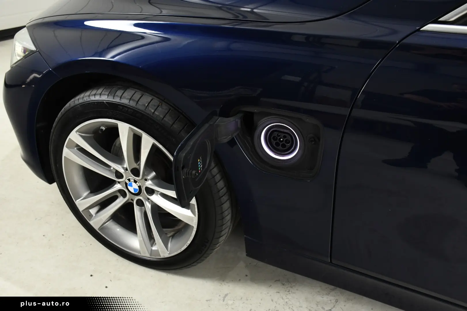 BMW Seria 3 330e iPerformance Sport Line