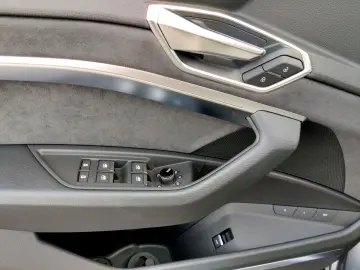 AUDI e-tron advanced 50 quattro 230 kW