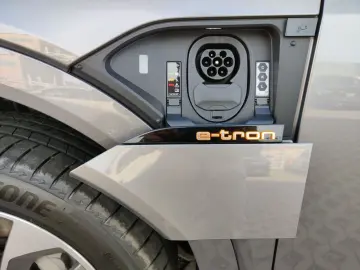 AUDI e-tron advanced 50 quattro 230 kW