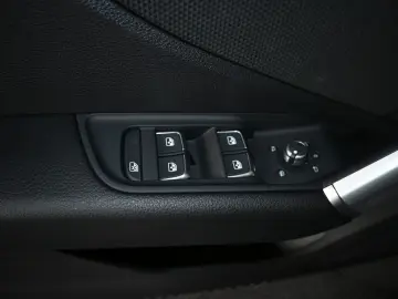 AUDI Q2 35 TDI qu S-Line LED Navi Leder Kamera 19