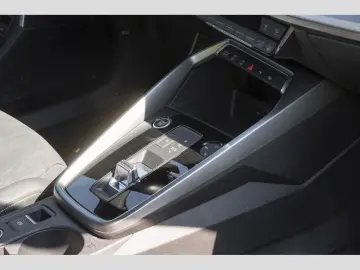 AUDI A3 Limousine 40 TFSI quattro S line