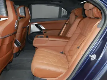 BMW 740d xDr Individual UVP172439.-. Fond Entertain.
