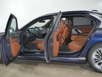 BMW 740d xDr Individual UVP172439.-. Fond Entertain.