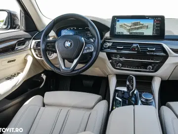 BMW Seria 5 530e xDrive Aut. Luxury Line