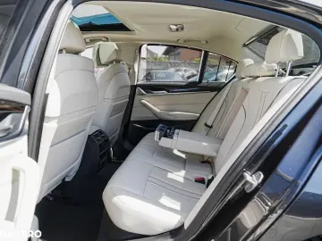 BMW Seria 5 530e xDrive Aut. Luxury Line