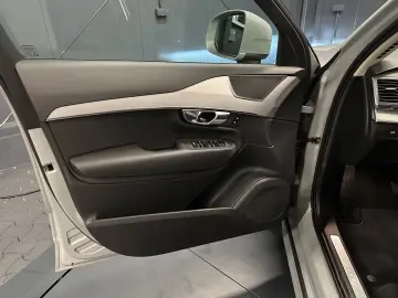 Volvo XC90 Core Recharge Plug-In Hybrid AWD