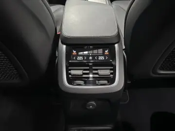 Volvo XC90 Core Recharge Plug-In Hybrid AWD