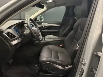 Volvo XC90 Core Recharge Plug-In Hybrid AWD