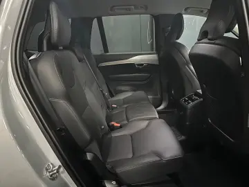 Volvo XC90 Core Recharge Plug-In Hybrid AWD