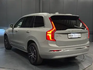 Volvo XC90 Core Recharge Plug-In Hybrid AWD