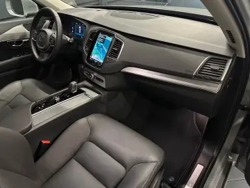 Volvo XC90 Core Recharge Plug-In Hybrid AWD