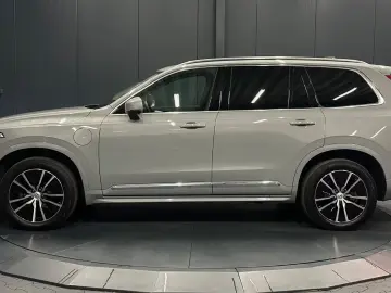 Volvo XC90 Core Recharge Plug-In Hybrid AWD