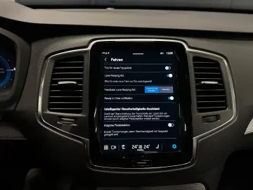 Volvo XC90 Core Recharge Plug-In Hybrid AWD