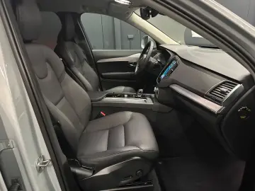 Volvo XC90 Core Recharge Plug-In Hybrid AWD