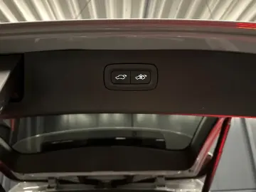 Volvo XC90 Core Recharge Plug-In Hybrid AWD