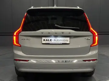 Volvo XC90 Core Recharge Plug-In Hybrid AWD
