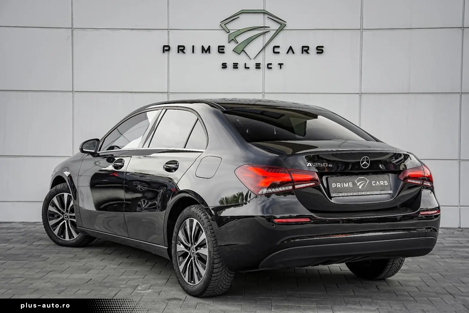 Mercedes-Benz A 250 e Sedan 8G-DCT Style
