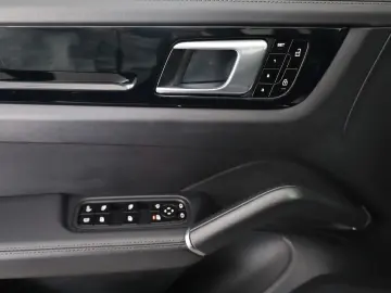 PORSCHE Cayenne Coupe E-Hybrid Sport-Chrono Sitzlüft AHK