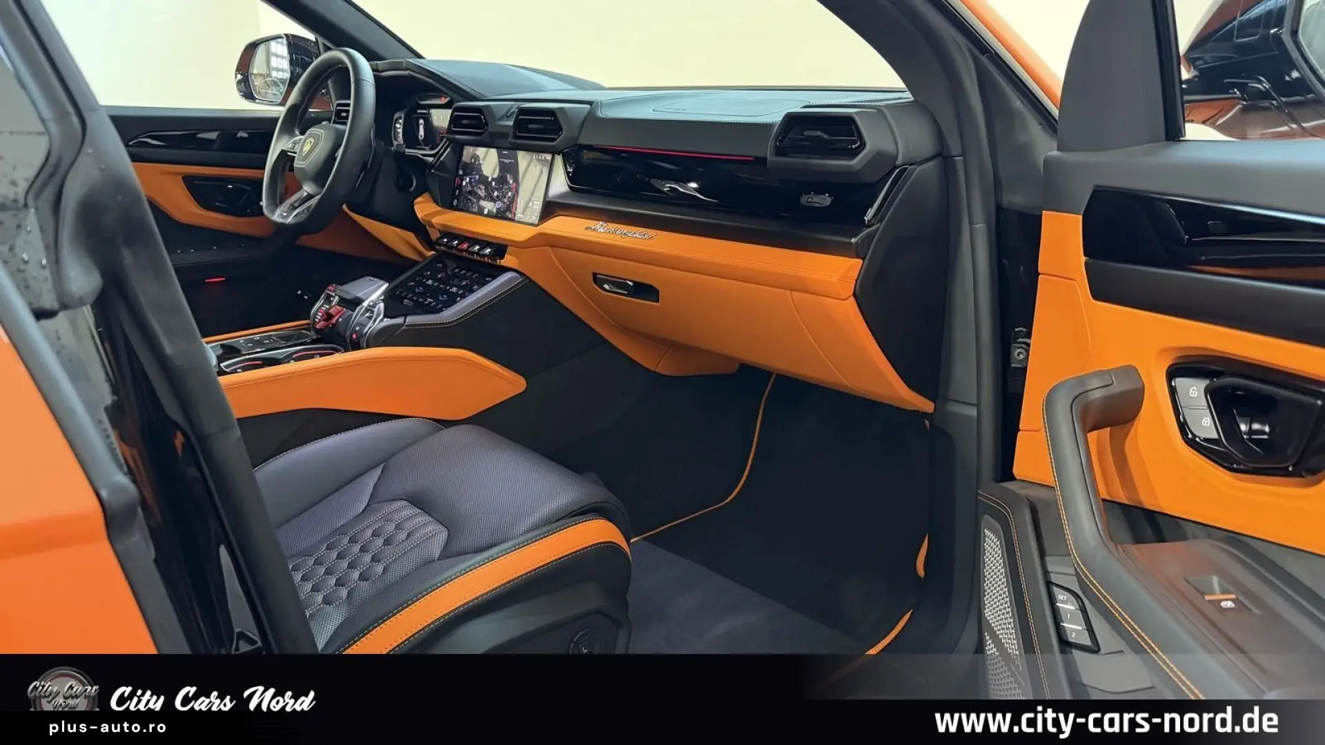 LAMBORGHINI URUS SE AKRAPOVIC B&O MASSAGE PANORAMA
