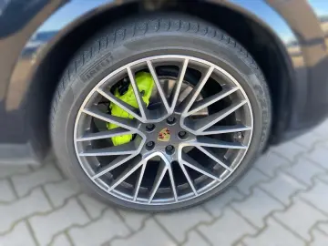PORSCHE Cayenne Coupe E-Hybrid Pano ACC AHK Sitzkli BOSE