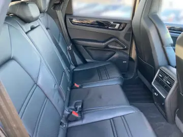 PORSCHE Cayenne Coupe E-Hybrid Pano ACC AHK Sitzkli BOSE