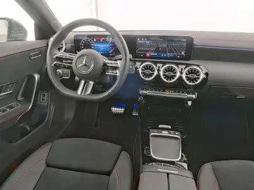 MERCEDES-BENZ CLA 220 4M Coupé   AMG MULTI 360 DISTR KAMERA