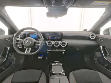 MERCEDES-BENZ CLA 220 4M Coupé   AMG MULTI 360 DISTR KAMERA