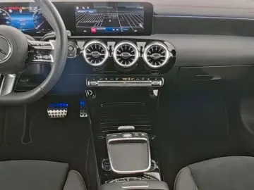 MERCEDES-BENZ CLA 220 4M Coupé   AMG MULTI 360 DISTR KAMERA