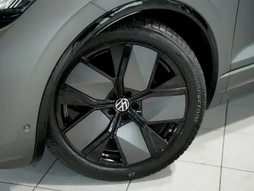VW Touareg 3.0 TDI 4M R line  1.H  21  ACC  H-UP