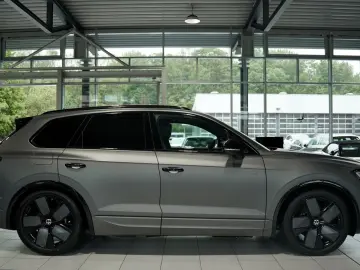 VW Touareg 3.0 TDI 4M R line  1.H  21  ACC  H-UP