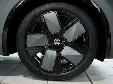 VW Touareg 3.0 TDI 4M R line  1.H  21  ACC  H-UP