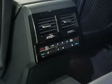 VW Touareg 3.0 TDI 4M R line  1.H  21  ACC  H-UP