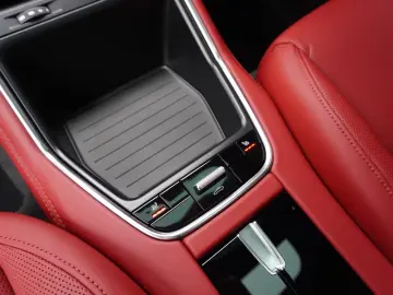 Porsche Panamera 4 E-Hybrid UPE