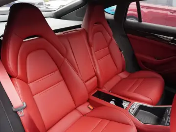 Porsche Panamera 4 E-Hybrid UPE