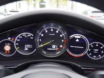Porsche Panamera 4 E-Hybrid UPE